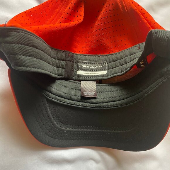 Nike Golf Hat Cap Women Red Bright Lightweight Vented Breathable Athletic M/L - Picture 4 of 6
